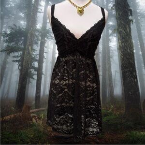 Chic Black Lace Chemise